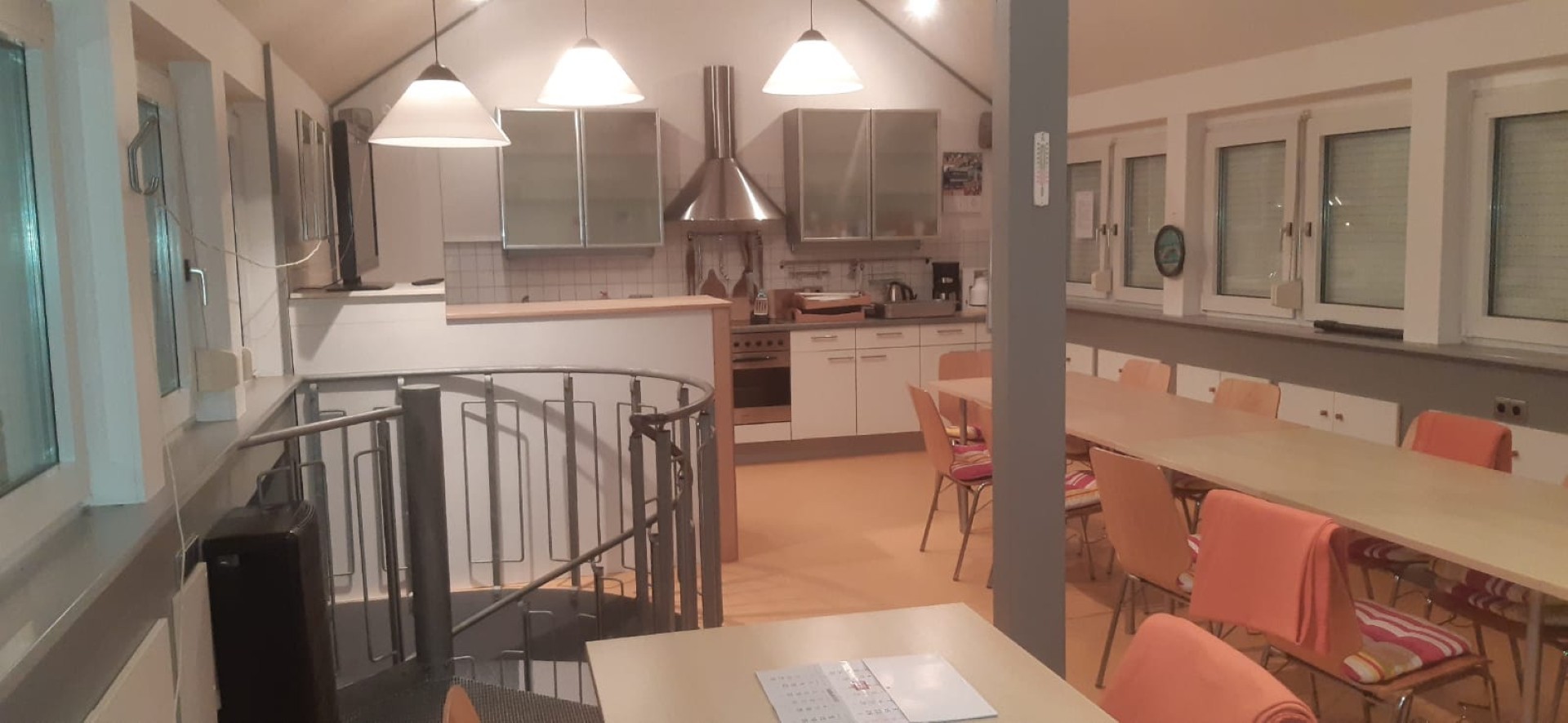Bild 009d Gastraum mit Theke